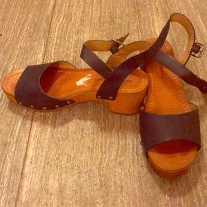 Lucky Brand Leather Clogs- like Swedish Hasbeens